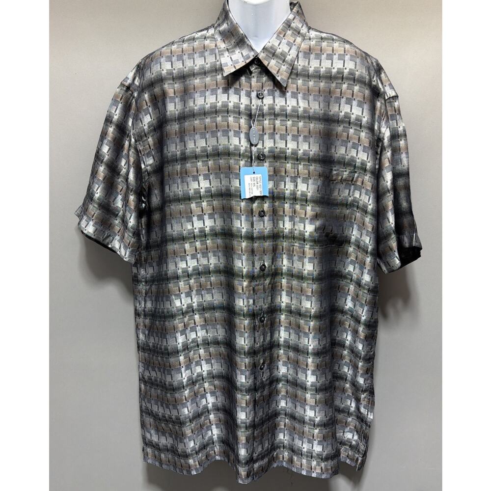 Men's Short-Sleeve Button-Up Shirt in Metallic Gray Check